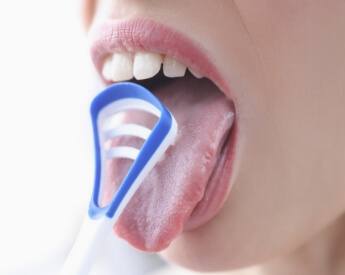 Person using a tongue stabilizing device